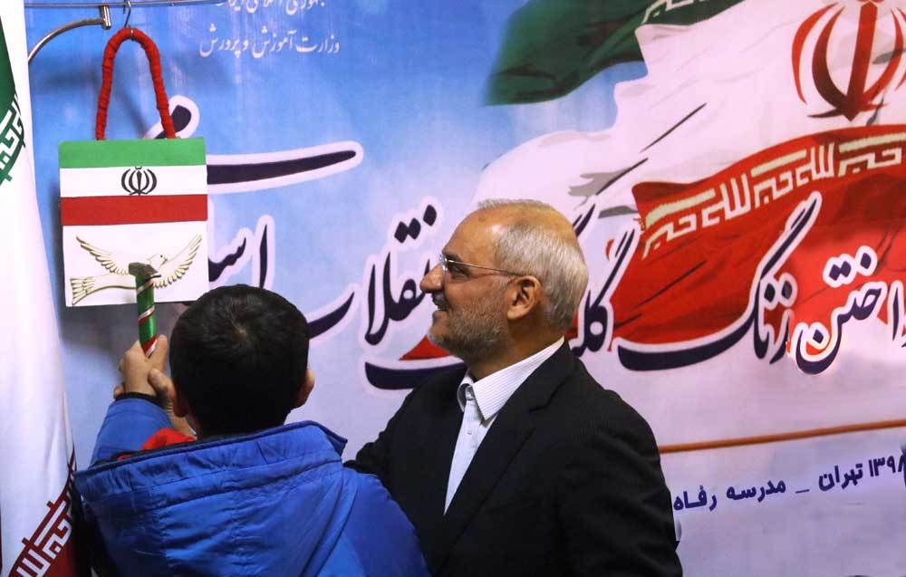 نواختن زنگ گلبانگ انقلاب اسلامی در مدارس سراسرکشور با حضور وزیر آموزش وپرورش