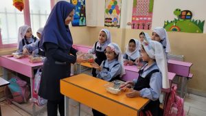پویش افطاری ساده در مدرسه دبستان دخترانه ناظر